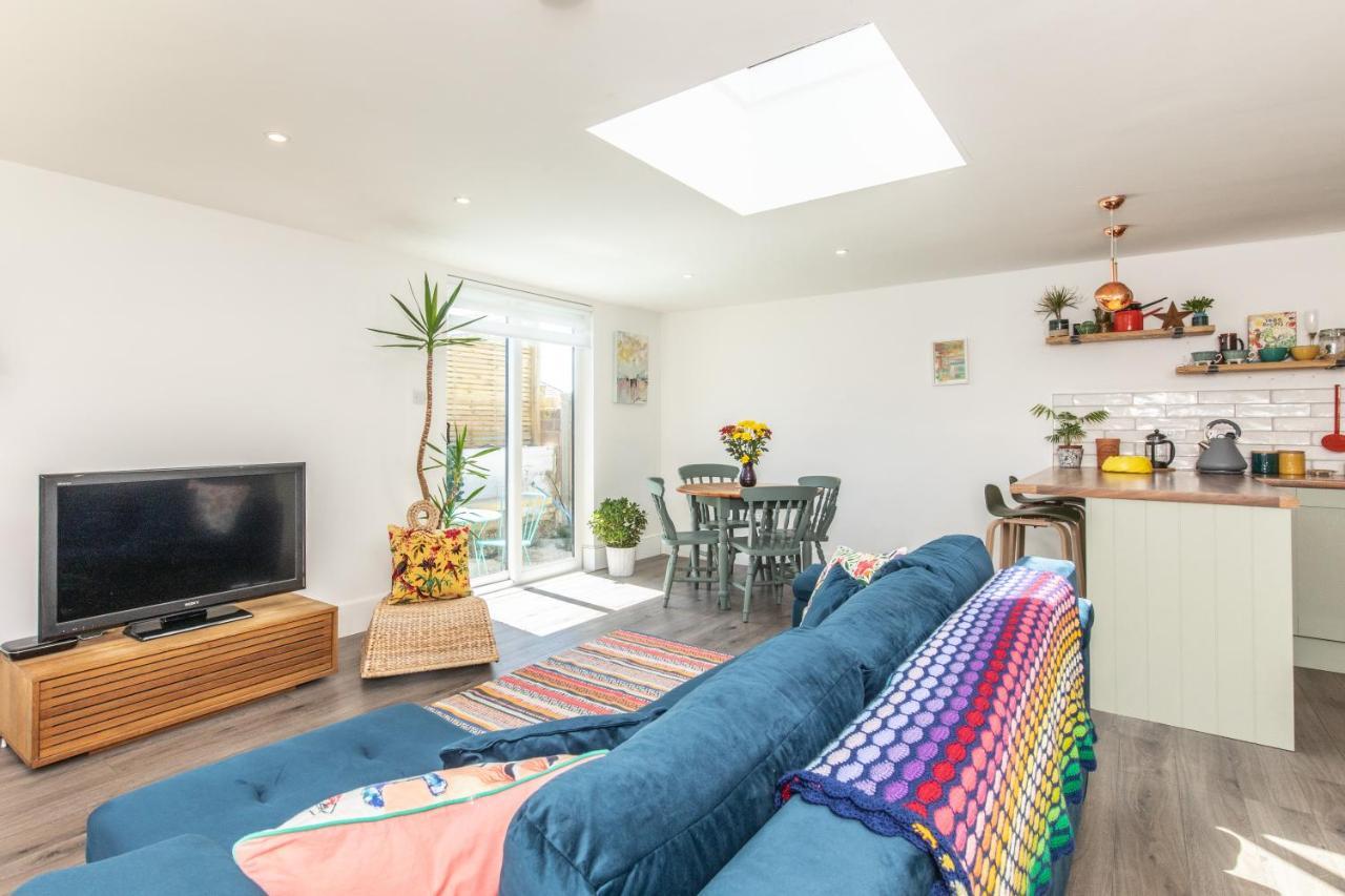 Beach, Hills, Food, Scenic Walks-The Kelp House. Peacehaven Luaran gambar